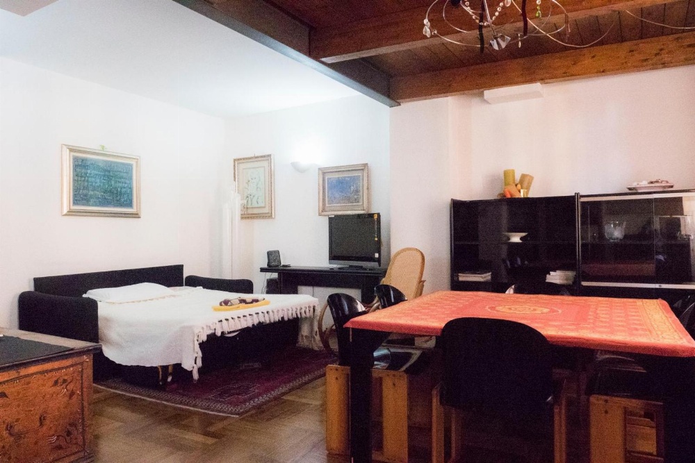 Room 1